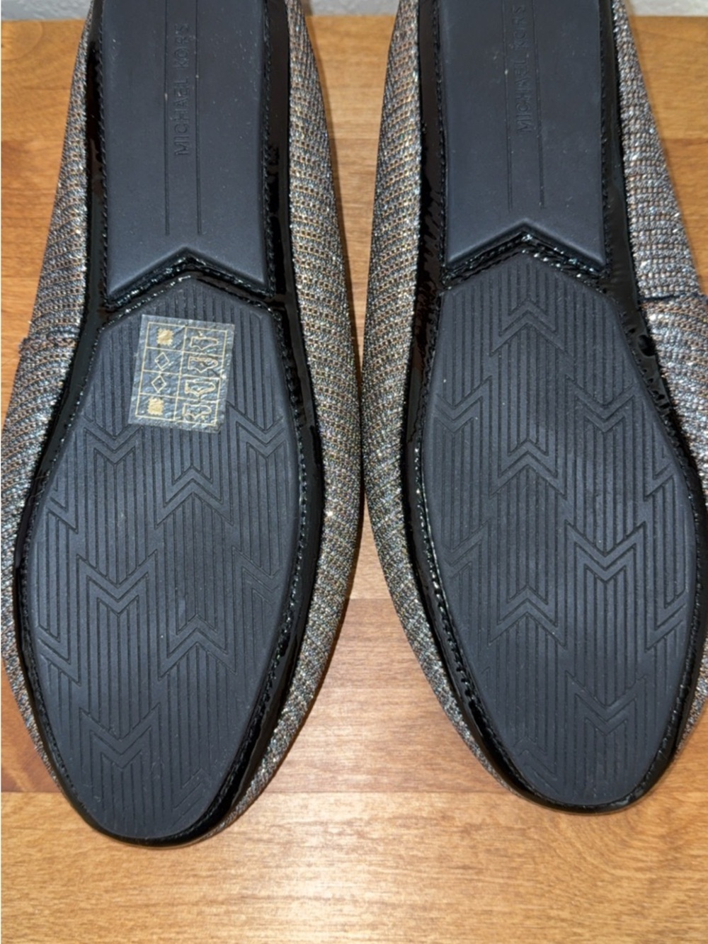 Michael Kors Lillie Women's Moccasin Flats Black Glitter
Patent Leather SZ 9 NEW - Picture 6 of 7